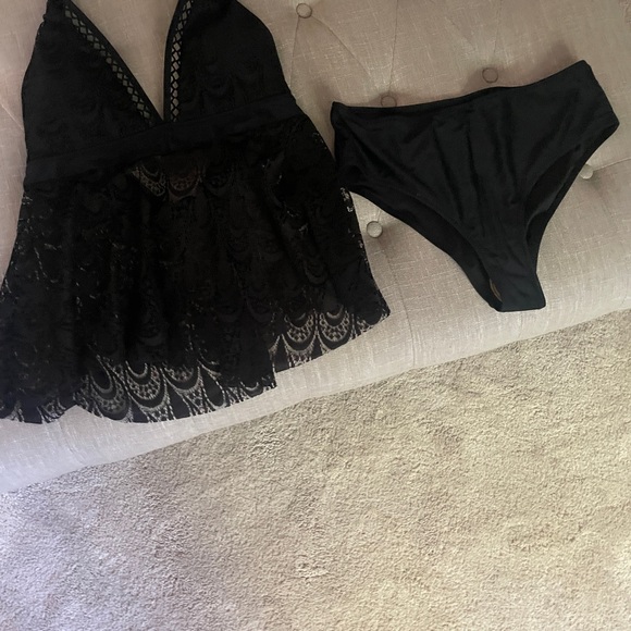 Tankini halter top with lace panel. Full coverage bottoms. Very cute. XL - Picture 6 of 7